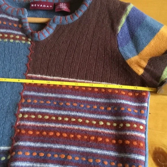 Multicolor Patchwork V-Neck Sweater - Picture 6 of 8